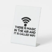 MAGIC IN DE LUCHT IS WIFI RECLAMEBORD MET VOETSTUK (Voorkant)