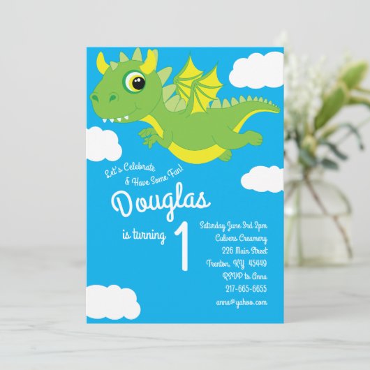 Magical Dragon 1e Verjaardag Schattigee Uitnodigin Kaart (Staand voorkant)