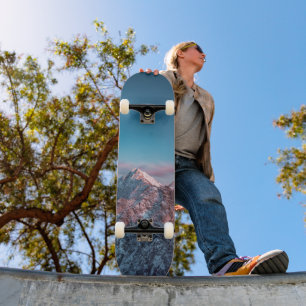 Magical sky boven berg Storžič, Slovenië Skateboard