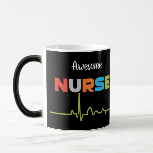 Magique Infirmière superbes lettres amusantes Mug noir (Gauche)