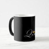 Magique "Queen Energy : Mug noire avec design "Queen" gras (Devant gauche)