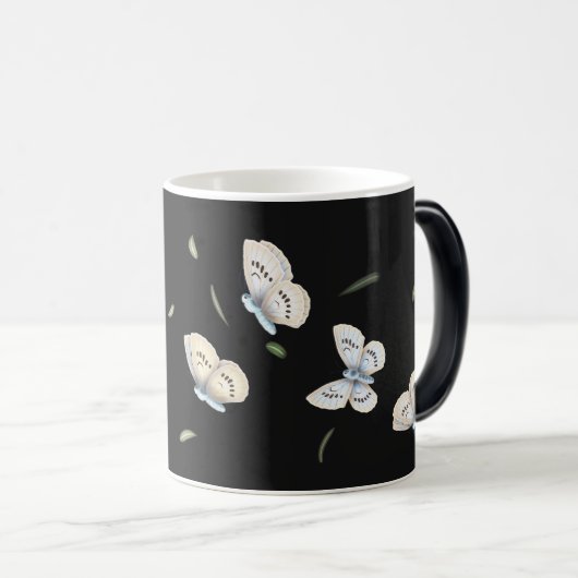 Magisch blauw en Cream Butterflies in Flight Black Magische Mok (Voorkant rechts)