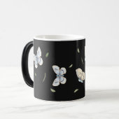Magisch blauw en Cream Butterflies in Flight Black Magische Mok (Voorkant links)
