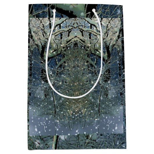 Magisch Glittering Winter Wonderland Snowy Forest Medium Cadeauzakje (Voorkant)