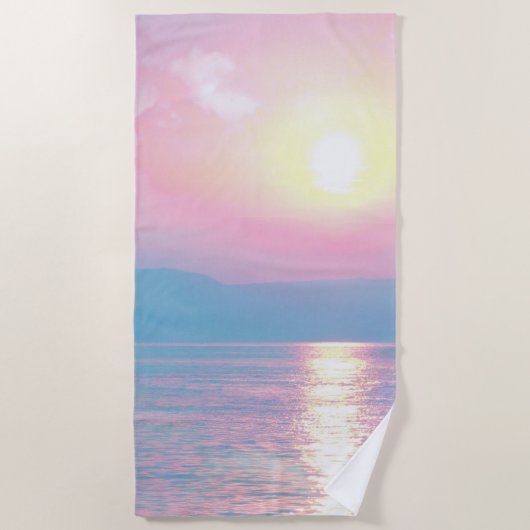 Magisch landschap in roze zonsondergang strandlaken (Voorkant)