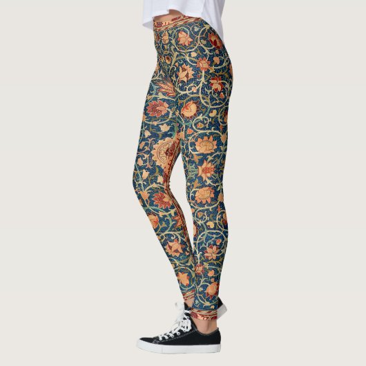 Magisch Oriental Rug Pattern in Blue and Red Leggings (Links)