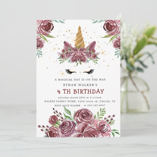magische eenhoorn bordeaux rozen Verjaardagsuitnod Kaart (Staand voorkant)