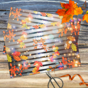 Magische herfst lekt op zilver en zwarte strepen tissuepapier