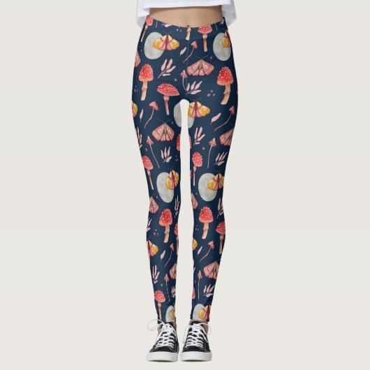 Magische mot en paddenstoelpatroon. Woodland nacht Leggings (Voorkant)