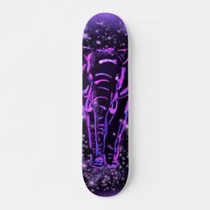 Magische Paarse roze olifant die op Sterrennacht l Skateboard