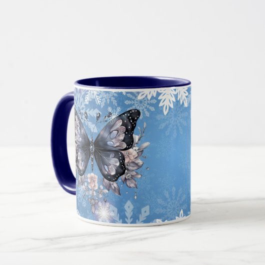 Magische wintervlinder met sneeuwvlokken mok (Voorkant links)