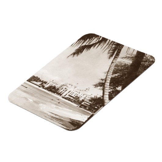 Magneet Roze Paleis Waikiki Beach WWII R&R (Linkerzijde)