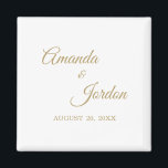 Magnet de calligraphie or simple<br><div class="desc">Cette simple calligraphie dorée privilégie l'aimant apporte un luxe élégant mais une atmosphère moderne à la fois minimaliste et plus traditionnelle ou formelle mariage. La calligraphie décontractée permet une sensation d'antiquité, tandis que le design neutre et élégant peut être combiné avec tous les aspects uniques de votre célébration de mariage....</div>