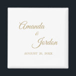 Magnet de calligraphie or simple<br><div class="desc">Cette simple calligraphie dorée privilégie l'aimant apporte un luxe élégant mais une atmosphère moderne à la fois minimaliste et plus traditionnelle ou formelle mariage. La calligraphie décontractée permet une sensation d'antiquité, tandis que le design neutre et élégant peut être combiné avec tous les aspects uniques de votre célébration de mariage....</div>