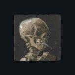 Magnet En Pierre Crâne avec brûler la cigarette Vincent van Gogh Ar<br><div class="desc">Vincent van Gogh (Néerlandais, 1853 - 1890) Crâne d'un squelette avec cigarette brûlante, 1885-1886, Huile sur toile Sans cadre : 32 cm × 24, 5 cm (13 po × 9, 6 po) Travail précoce de Vincent van Gogh. Ce petit tableau fait partie de la collection permanente du musée Van Gogh...</div>