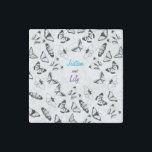 Magnet En Pierre Mariage de papillons noirs et blancs<br><div class="desc">Design mariage moderne chic et tendance,  parfait pour les mariages,  la vie quotidienne et les douches nuptiales. Ces papillons simples vont avec presque tout.</div>