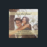 Magnet En Pierre Mariage photo personnalisé Enregistrer la date<br><div class="desc">Remplacez l'image sur ce mariage personnalisable enregistrez l'aimant en marbre de date par un de vos propres clichés fiançailles. Customisez les noms et la date,  et vous êtes tous prêts ! Envoyez ce mignon rappel de votre jour de mariage à vos amis et votre famille.</div>