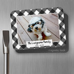 Magnet Flexible 1 Photo Collage Nom de famille - Buffalo Check Bla<br><div class="desc">Utilisez une photo de téléphone horizontale ou selfie pour créer un cadeau unique et personnel. Ou vous pouvez garder le chiot hipster et faire un gardien branché. Si vous avez besoin d'ajuster les images,  cliquez sur l'outil personnaliser pour apporter des modifications.</div>