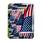 Magnet Flexible 400 drapeaux flottant fièrement dans un champ (Vertical)
