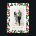 Magnet Flexible Aquarelle Winterberries Joyeux Noël Photo<br><div class="desc">Joyeux Noël! Envoyez des salutations chaudes à votre famille et à vos amis avec cet aimant de Noël personnalisable. Il dispose d'un motif d'aquarelle d'hivernage. Personnalisez cet aimant photo de Noël en ajoutant vos détails. Cet aimant botanique de Noël est disponible dans une variété de cartons.</div>