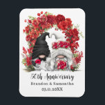 Magnet Flexible Arc floral rouge Gnome 50e anniversaire de Mariage<br><div class="desc">Personnalisé 50e anniversaire mariage garde l'aimant de saké avec un design avec un gnomes de mariée et de mariée et une illustration d'arc floral rouge. Modifiez le modèle avec n'importe quelle année et message.</div>