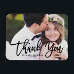 Magnet Flexible Black Letting moderne Mariage photo Merci<br><div class="desc">Express votre gratitude avec notre mariage photo personnalisable merci aimnet, avec élégante calligraphie moderne. Ce design allie harmonieusement le sentiment personnel et le style contemporain, ce qui en fait la meilleure façon de remercier vos invités pour le partage de votre journée spéciale. Montrez vos photos mariages préférées en ajoutant une...</div>