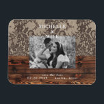Magnet Flexible Bois rustique et dentelle photo Enregistrer l'aima<br><div class="desc">Monogramme en bois rustique et dentelle Enregistrer la date. Mariage. Police moderne. Magnet. Photo Couple.</div>