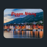 Magnet Flexible Bryggen Bergen Norvège stylisé<br><div class="desc">Bryggen,  également connu sous le nom de Tyskebryggen,  est une série de bâtiments commerciaux du patrimoine hanséatique qui bordent le côté est du port de Vågen dans la ville de Bergen,  Norvège. Bryggen figure sur la liste du patrimoine mondial de l'UNESCO depuis 1979.</div>