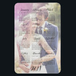 Magnet Flexible Calendrier photo Mariage 2018<br><div class="desc">Un calendrier photo avec une couverture blanche pour la lisibilité du calendrier. Dates en petit texte mais gras avec une touche art déco. Aperçu de l'année pour votre réfrigérateur ou autre appareil pour une référence rapide. Vous pouvez même effacer la photo et la superposition blanche choisir votre couleur arrière -...</div>