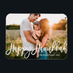 Magnet Flexible Calligraphie moderne audacieuse Happy Hanoukka Pho<br><div class="desc">Heureux Hanoukka ! Envoyer Hanoukka souhaite à la famille et aux amis avec cette calligraphie personnalisable Hanoukka aimant. Il dispose de calligraphie moderne. Personnalisez en ajoutant des noms et une photo. Cette photo Happy Hanoukka aimant est disponible dans d'autres cartons.</div>