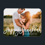Magnet Flexible Calligraphie moderne audacieuse Happy Hanoukka Pho<br><div class="desc">Heureux Hanoukka ! Envoyer Hanoukka souhaite à la famille et aux amis avec cette calligraphie personnalisable Hanoukka aimant. Il dispose de calligraphie moderne. Personnalisez en ajoutant des noms et une photo. Cette photo Happy Hanoukka aimant est disponible dans d'autres cartons.</div>