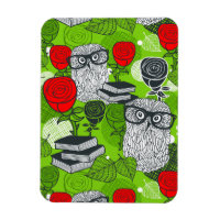 Chouette en roses rouges