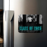 Magnet Flexible Classe Cyan Neon moderne de 2025 - Diplôme photo<br><div class="desc">Annoncez la réalisation spéciale de votre diplômé avec nos magnets de diplôme de néon. L'aimant de graduation moderne affiche la photo horizontale du diplômé avec "Classe de 2025" en lettres cyan néon. Personnalisez l'aimant photo graduation en ajoutant le nom du diplômé et le nom de l'école. L'aimant photo de diplôme...</div>