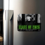 Magnet Flexible Classe Lime Neon moderne de 2025 - Diplôme Photo<br><div class="desc">Annoncez la réalisation spéciale de votre diplômé avec nos magnets de diplôme de néon. L'aimant de graduation moderne affiche la photo horizontale du diplômé avec "Classe de 2025" en lettres néon vert citron. Personnalisez l'aimant photo graduation en ajoutant le nom du diplômé et le nom de l'école. L'aimant photo de...</div>