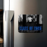 Magnet Flexible Classe moderne Blue Neon de 2023 - Diplôme photo<br><div class="desc">Annoncez la réalisation spéciale de votre diplômé avec nos magnets de diplôme de néon. L'aimant de graduation moderne affiche la photo horizontale du diplômé avec "Classe de 2023" en lettres néon bleu. Personnalisez l'aimant photo graduation en ajoutant le nom du diplômé et le nom de l'école. L'aimant photo de diplôme...</div>