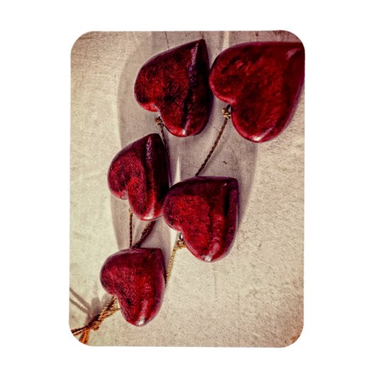 Magnet Flexible Coeurs rouges en bois liés ensemble sur une chaîne (Vertical)