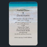 Magnet Flexible Destination Plage Mariage Personnalisé Invitation<br><div class="desc">Les invitations personnalisées de mariage de plage de destination sont 4x6 dans un alignement vertical. L'eau tropicale de l'océan et le sable de plage sont l'arrière - plan pour vos informations mariages. Facile à personnaliser en noir, style de police imprimé. Les noms de la mariée et de Groom se distinguent...</div>