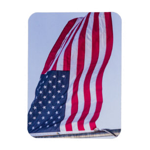 Magnet Flexible Drapeau américain flottant haut contre un ciel ble