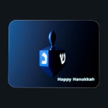 Magnet Flexible Dreidel bleu brillant<br><div class="desc">Un rêve moderniste bleu métallique contre un arrière - plan sombre et nocturne. Deux des lettres hébraïques trouvées sur un dreidel,  une nonne et un shin,  brillent brillamment. Le texte "Happy Hanoukka" apparaît également en bleu et blanc brillant.</div>