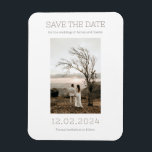 Magnet Flexible Enregistrer l'Invitation minimaliste de l' Fiançai<br><div class="desc">Modifiez la date,  la photo et les noms à votre propre place.</div>