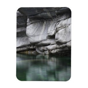 Magnet Flexible Falaise arrondie de roche par la rivière de