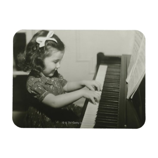 Magnet Flexible Fille Jouant Piano (Horizontal)