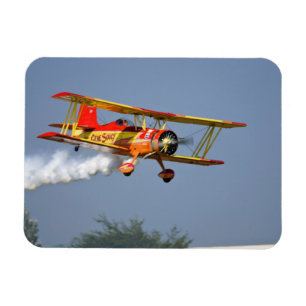 Magnet Flexible Gene Soucy effectuant des acrobaties en Grumman