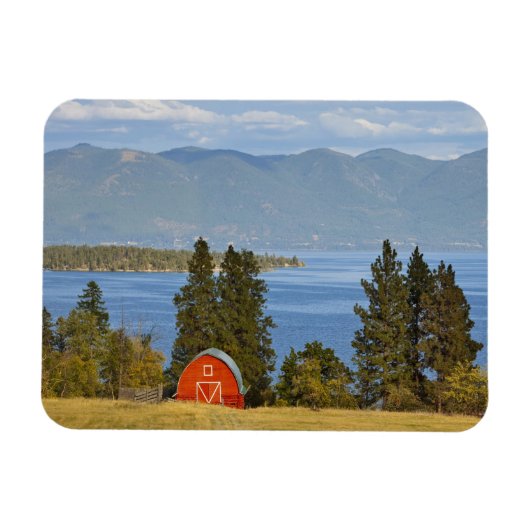Magnet Flexible Grange rouge situé le long du pittoresque lac Flat (Horizontal)