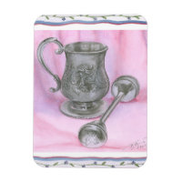 Heirloom Cup & Rattle sur Arrière - plan pourpre