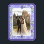 Magnet Flexible Hibiscus & dentelle BLEU<br><div class="desc">Pour moi, l'hibiscus est l'une des plus belles fleurs. Mon inspiration ici, avec cette fleur, est un romantique motif de dentelle blanche (effet graphique) et un motif de buisson d'hibiscus (dans les mêmes teintes) avec un petit contour d'or clair. Je vous propose un style floral frais, doux et romantique disponible...</div>