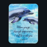 Magnet Flexible Joli dauphins d'aquarelle | Écriture<br><div class="desc">Ce bel aimant présente des dauphins aquarelés et un verset de la Bible qui dit : "Quand vous traverserez les eaux profondes, je serai avec vous." Fait un merveilleux cadeau pour le dauphin ou amoureux de l'océan et est un grand rappel de la présence constante de Dieu avec nous, même...</div>