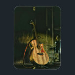 Magnet Flexible Joueur de basse guitare<br><div class="desc">Cette oeuvre de guitare vintage est adaptée aux joueurs de guitare qui aiment jouer de la guitare. elle peut être offerte en cadeau à un petit ami, une petite amie, ou un papa pour un anniversaire, une fête des pères ou une Saint-Valentin. Le design rétro comprend un guitariste cool vintage...</div>