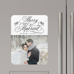 Magnet Flexible Joyeux et mariés Nouvelles mauvaises herbes Premiè<br><div class="desc">Elégante et romantique calligraphie tourbillonnant lettrage avec brindilles en pin et une photo. Pour une personnalisation plus avancée de cette conception,  cliquez sur le BOUTON OUTIL DESIGN BLEU ci-dessus !</div>