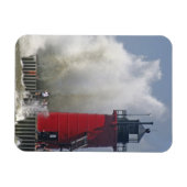 Magnet Flexible Les gens sur la jetée regardent de grandes vagues (Horizontal)